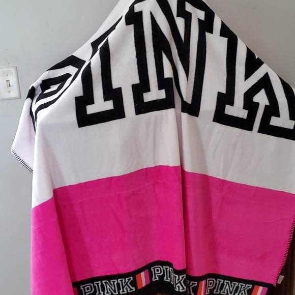 VS PINK fleece blanket - Picture 4 of 4